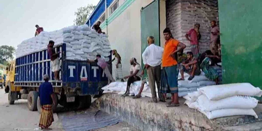 সার সংকট: দায় কার, ভোগান্তি কার?