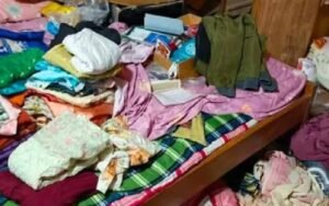 ফতুল্লায় ডাকাতদের তাণ্ডবের ছবি।