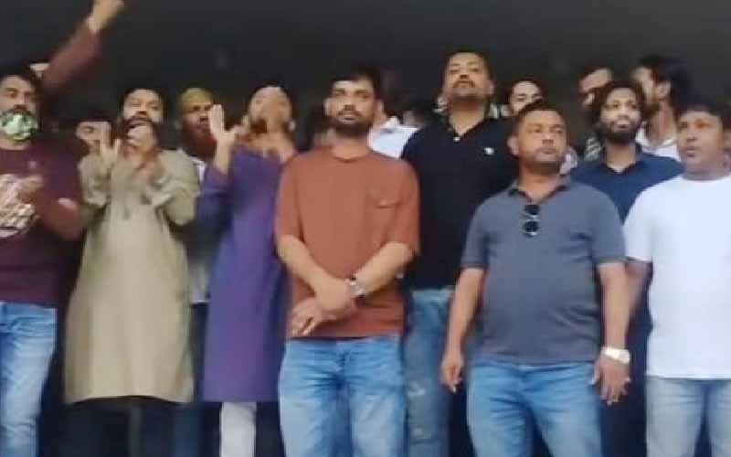 নাসিক প্রশাসক সহায়তা কমিটি বাতিলের দাবিতে বিক্ষোভ সিদ্ধিরগঞ্জে বিক্ষোভের ছবি।