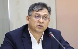 বক্তব্য রাখছেন স্বরাষ্ট্রমন্ত্রী সালাহউদ্দিন আহমদ।
