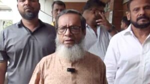 সা্ংবাদিকদের সাথে কথা বলছেন এমপি আবুল কালাম।