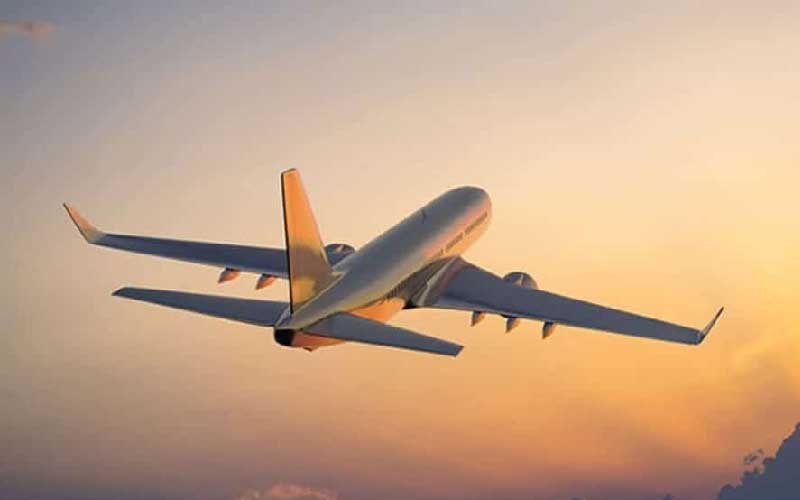 জেট ফুয়েলের দাম বৃদ্ধি, চাপে যাত্রী ও এয়ারলাইনস এরোপ্লেনের ছবি।