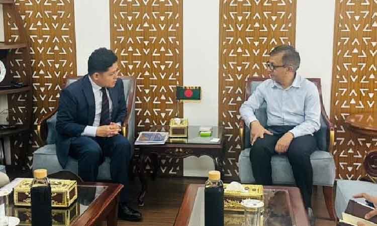 জাপান-বাংলাদেশ ইপিএ চুক্তি একটি মাইলফলক : বাণিজ্যমন্ত্রী জাপান এক্সটার্নাল ট্রেড অর্গানাইজেশন (জেটরো)-এর কান্ট্রি রিপ্রেজেনটেটিভ কাজুইকি কাটাওকার সঙ্গে বাণিজ্যমন্ত্রী খন্দকার আব্দুল মুক্তাদির বৈঠকের ছবি।