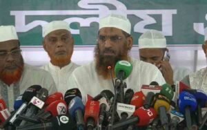 সংবাদ সম্মেলনে বক্তব্য রাখছেন ১১দলীয় ঐক্যের নেতা মামুনুল হক।