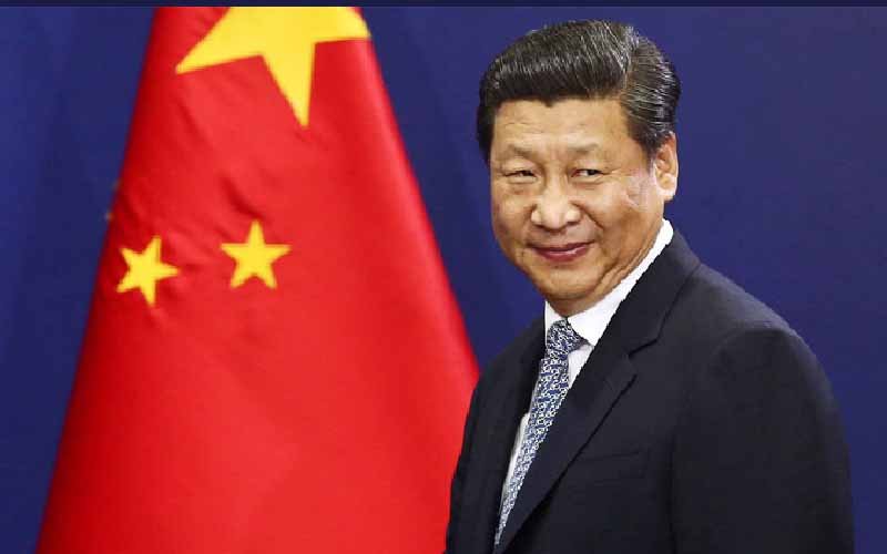 জ্বালানি নিরাপত্তায় চীনের নতুন নীতি চীনের পতাকার সামনে চীনের প্রেসিডেন্ট শি জিনপিং।