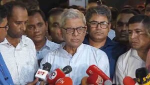 বিএনপির জাতীয় স্থায়ী কমিটির সভা শেষে বক্তব্য রাখছেন মির্জা ফখরুল ইসলাম আলমগীর।