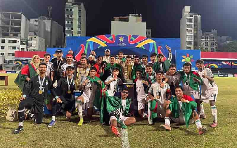ভারতকে হারিয়ে সাফ অনূর্ধ্ব-২০ চ্যাম্পিয়ন বাংলাদেশ সাফ অনূর্ধ্ব-২০ ফুটবল চ্যাম্পিয়ন বাংলাদেশ দল।