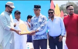 কক্সবাজারে অষ্টম জাতীয় সার্ফিং প্রতিযোগিতা উদ্বোধনের ছবি।