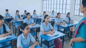 শিক্ষাপ্রতিষ্ঠানে পাঠদানের ছবি।