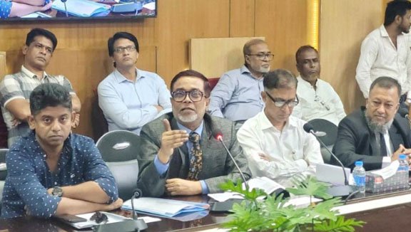 শ্রমিক ও মালিকপক্ষ নিজেরাই সমস্যার সমাধান করুক: এড. সাখাওয়াত