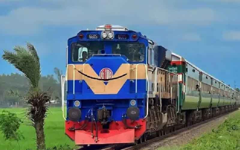ট্রেনের ছাদে ভ্রমণ ঠেকাতে ৩ স্তরের নিরাপত্তা