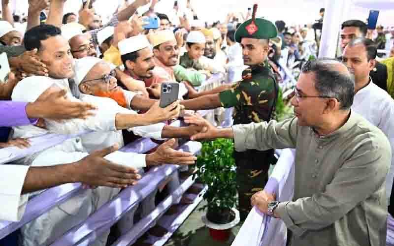 মুসল্লিদের সঙ্গে শুভেচ্ছা বিনিময় প্রধানমন্ত্রীর