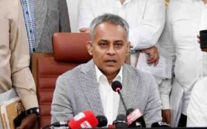 সড়ক পরিবহন ও সেতুমন্ত্রী শেখ রবিউল আলম।