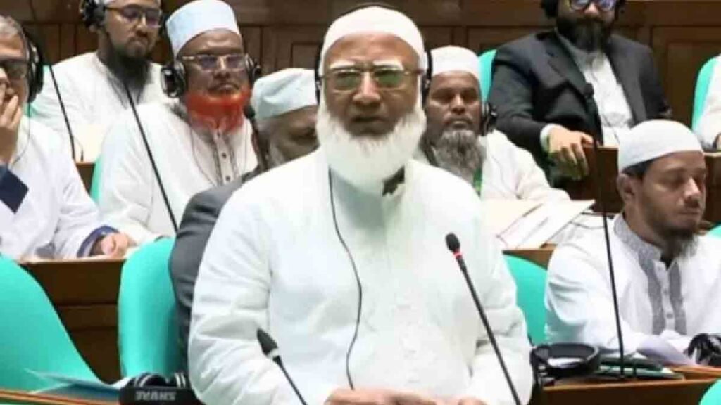 প্রবাসীদের জন্য ‘সম্মানজনক সম্বোধন’ নির্ধারণের আহ্বান সংসদে বক্তব্য রাখছেন জামায়াতে ইসলামীর আমির ডা. মো. শফিকুর রহমান।