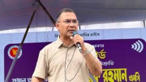 বিএনপিকে পাঁচ বছরের ম্যান্ডেট দিয়েছে জনগণ: প্রধানমন্ত্রী সিলেট বিভাগের মৌলভীবাজার জেলায় ফ্যামিলি কার্ড বিতরণ অনুষ্ঠানে বক্তব্য রাখছেন প্রধানমন্ত্রী তারেক রহমান।