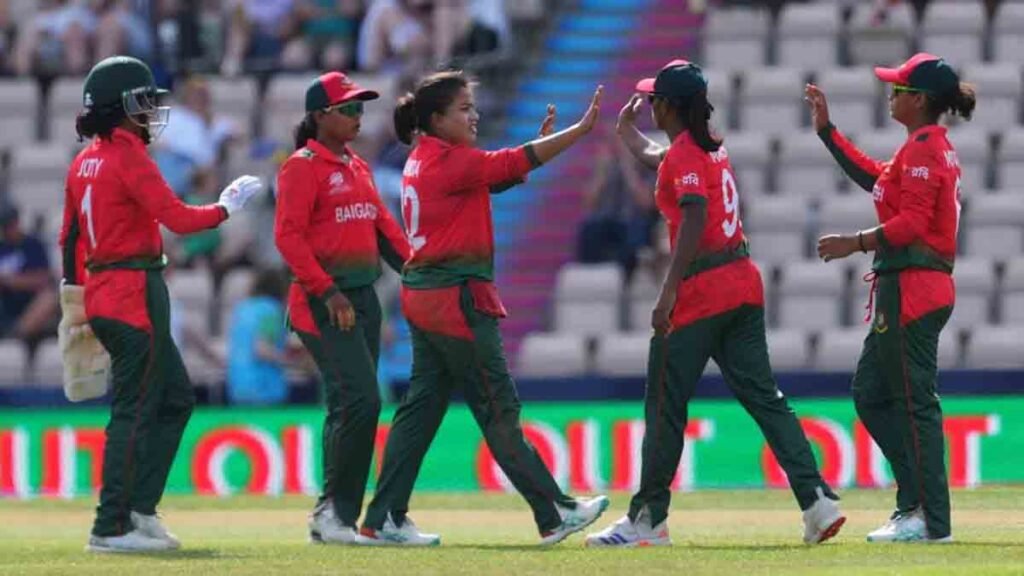 স্বর্ণা-জ্যোতির ব্যাটে লড়াই, বিশ্বকাপে পাকিস্তানকে হারাল বাংলাদেশ ক্রিকেট বিশ্বকাপ বাংলাদেশ-পাকিস্তান ম্যাচে বাংলাদেশের জয়।