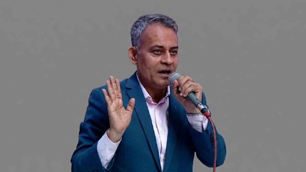ঢাকার বাসস্ট্যান্ড থাকছে, বদলাচ্ছে ব্যবস্থাপনা সড়ক পরিবহনমন্ত্রী শেখ রবিউল আলম