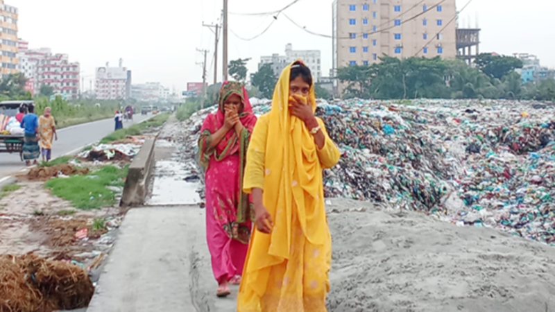 লিংক রোডের পাশে ময়লার স্তূপ