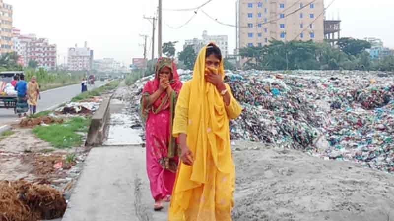 লিংক রোডের পাশে ময়লার স্তূপ