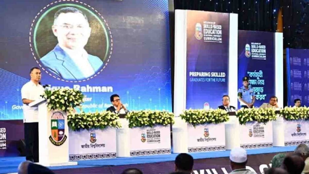 রাজধানীর আগারগাঁওয়ে বাংলাদেশ-চীন মৈত্রী সম্মেলন কেন্দ্রে জাতীয় বিশ্ববিদ্যালয়ের কারিকুলামে দক্ষতাভিত্তিক শিক্ষা বিষয়ক শিক্ষক প্রশিক্ষণ কর্মসূচির উদ্বোধনী অনুষ্ঠানে প্রধান অতিথির বক্তব্য রাখছেন প্রধানমন্ত্রী তারেক রহমান।