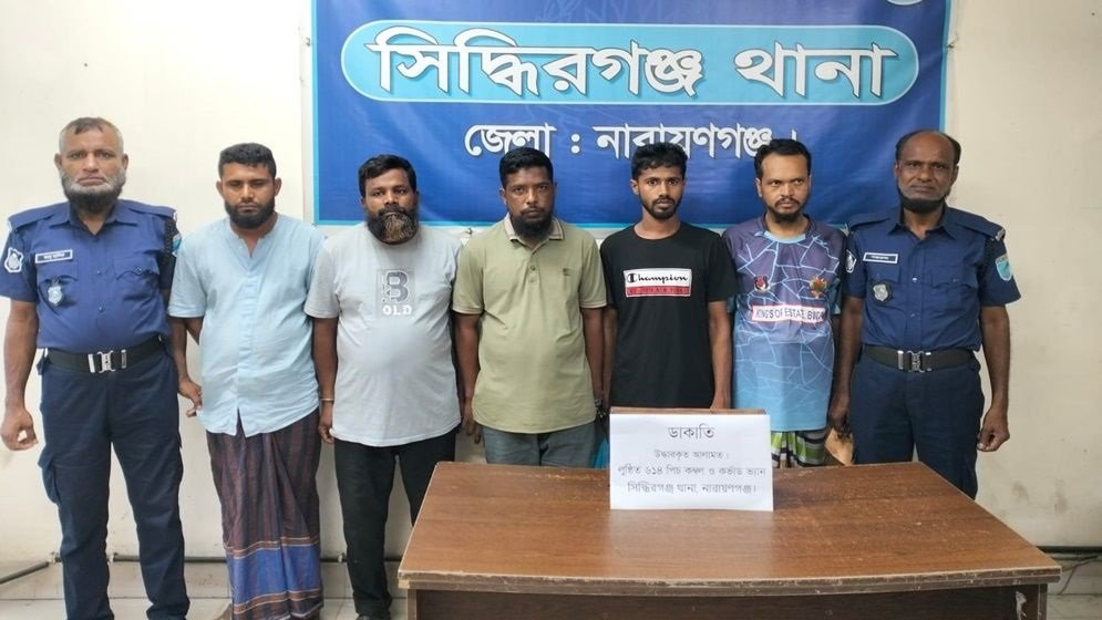 সিদ্ধিরগঞ্জে ডাকাত দলের ৫ সদস্য গ্রেফতার