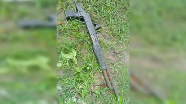 জেলের জালে উঠল পুলিশের লুট হওয়া শটগান