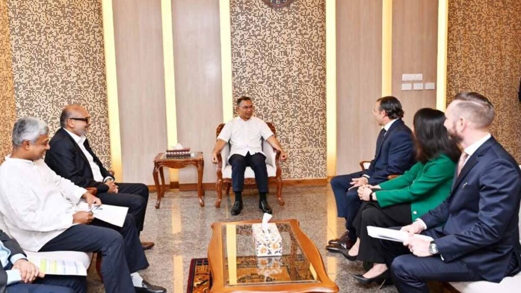 জ্বালানি অনুসন্ধানে শেভরনের নতুন বিনিয়োগ চান প্রধানমন্ত্রী