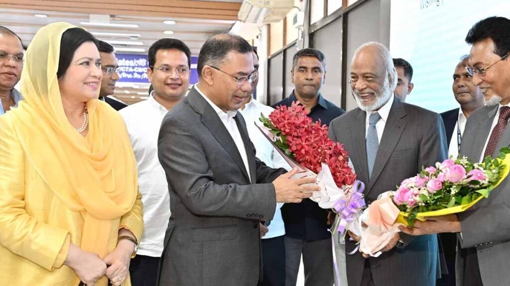 জাতিসংঘ সফর শেষে দেশে ফিরেছেন প্রধানমন্ত্রী জাতিসংঘ সফর শেষে দেশে ফিরেছেন প্রধানমন্ত্রী