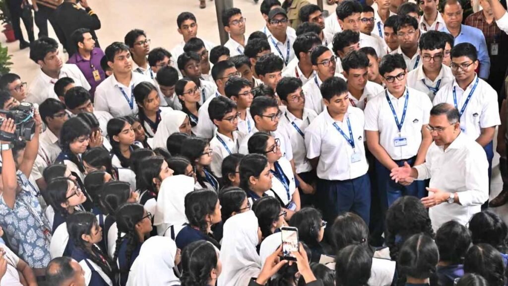 পরিবেশ রক্ষায় শিক্ষার্থীদের গাছ লাগানোর আহ্বান প্রধানমন্ত্রীর