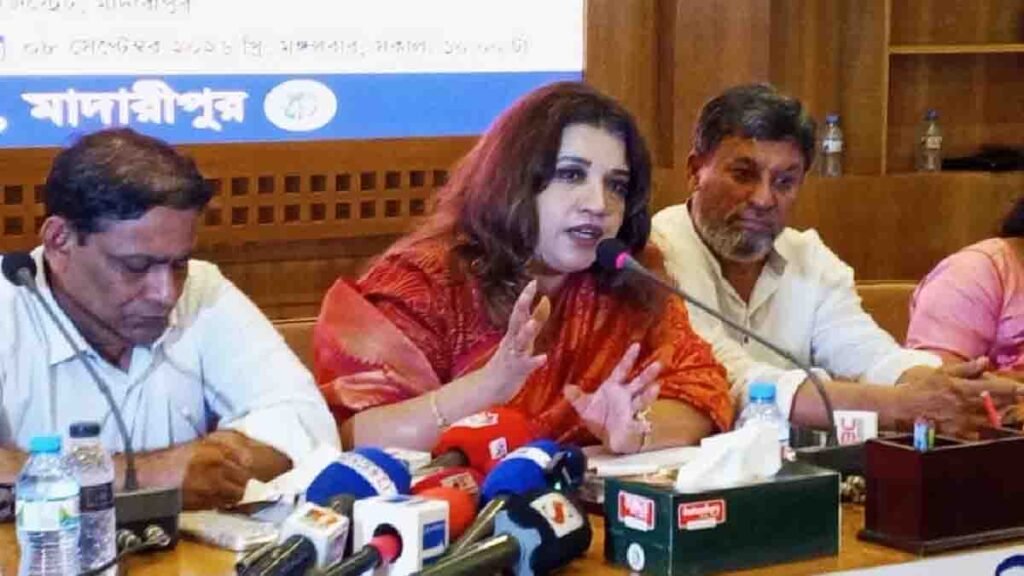 হাসিনাকে ফেরত আনা হলে গ্রেপ্তার করা হবে শেখ হাসিনা বিষয়ে বক্তব্য রাখছেন পররাষ্ট্রে প্রতিমন্ত্রী শামা ওবায়েদ।